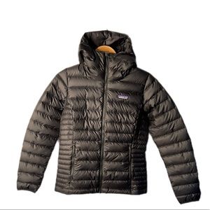 NWT Patagonia Women’s Down Sweater Hoody brand new never worn.